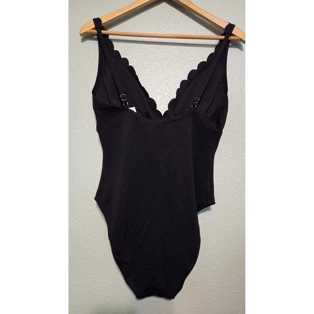 Kate Spade One Piece Swimsuit Med. Black Scalloped Plunge Textured Resort Beach